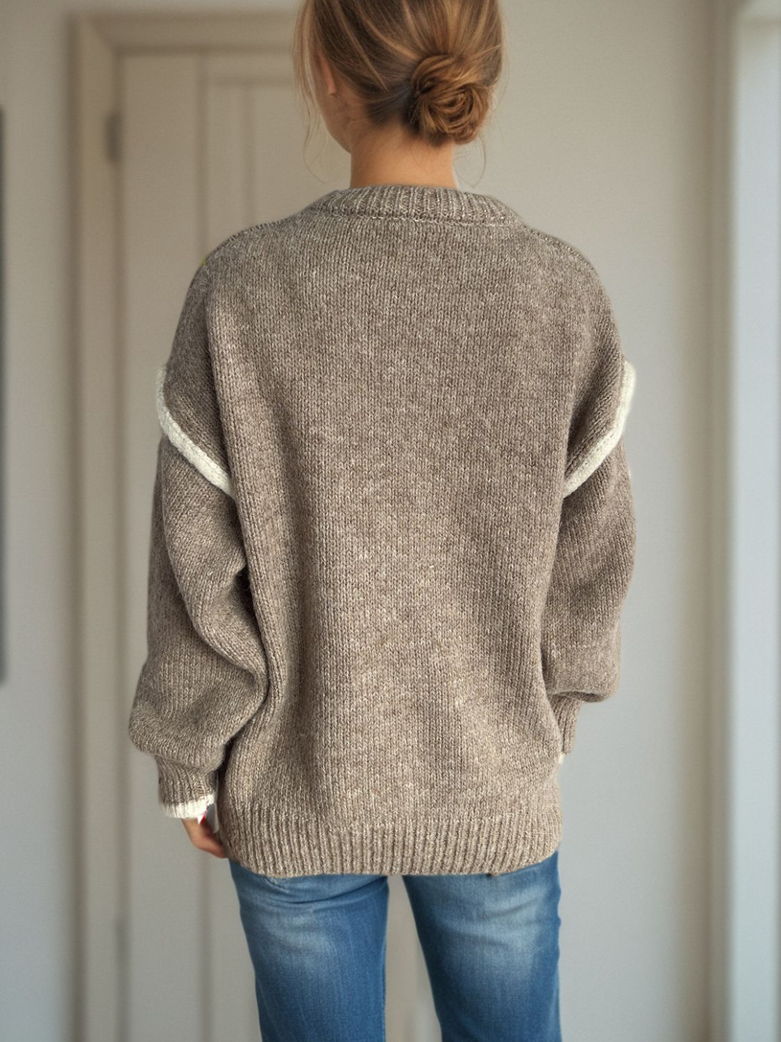 Luz® | Round neck sweater with sloping shoulders and contrasting trim