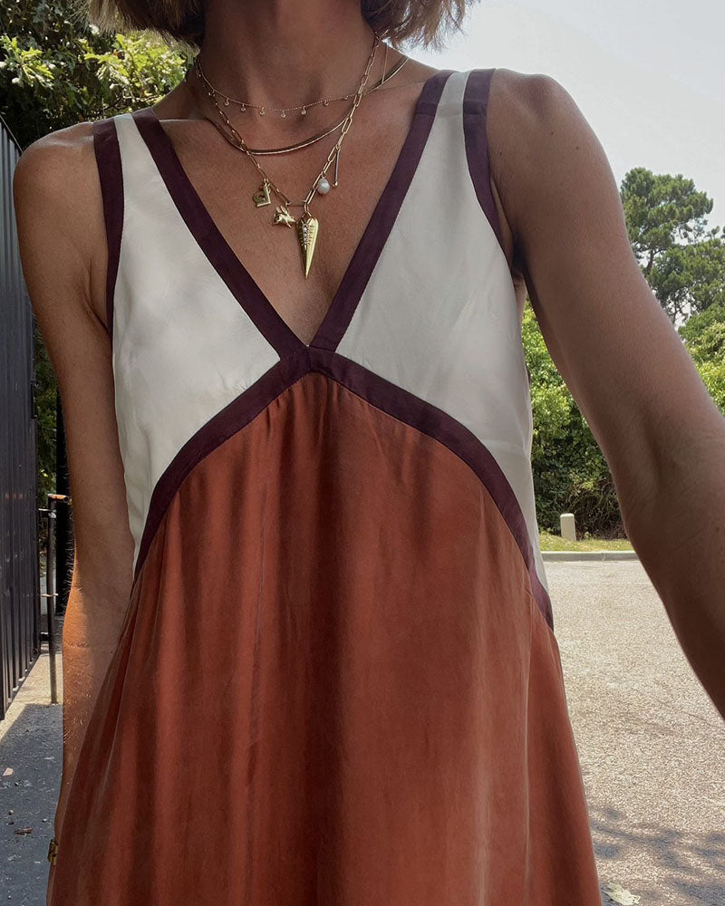 Leila® | Summer dress with V-neck