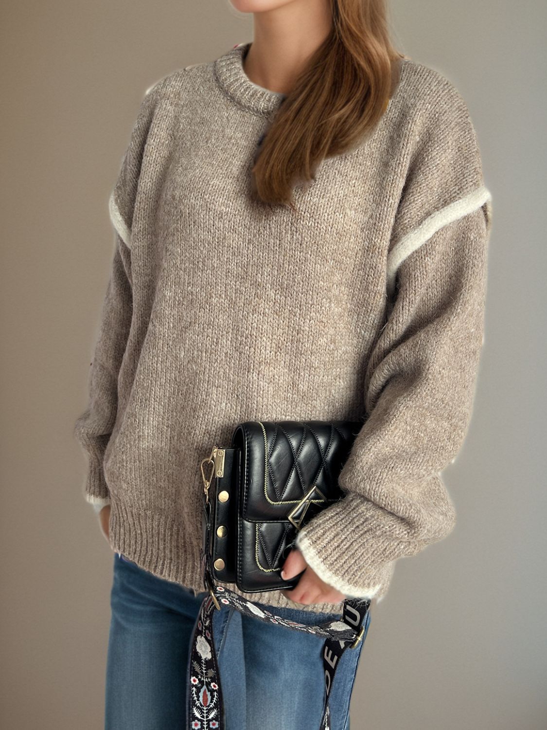 Luz® | Round neck sweater with sloping shoulders and contrasting trim