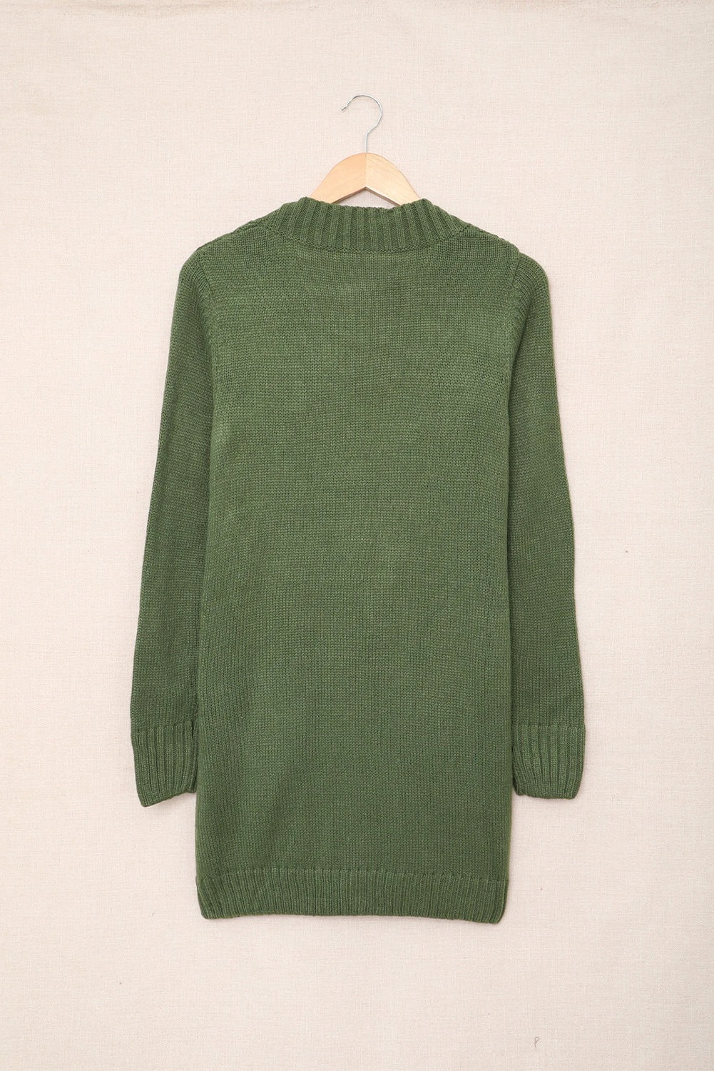 Lyra® | Green cardigan with front pocket and button closure
