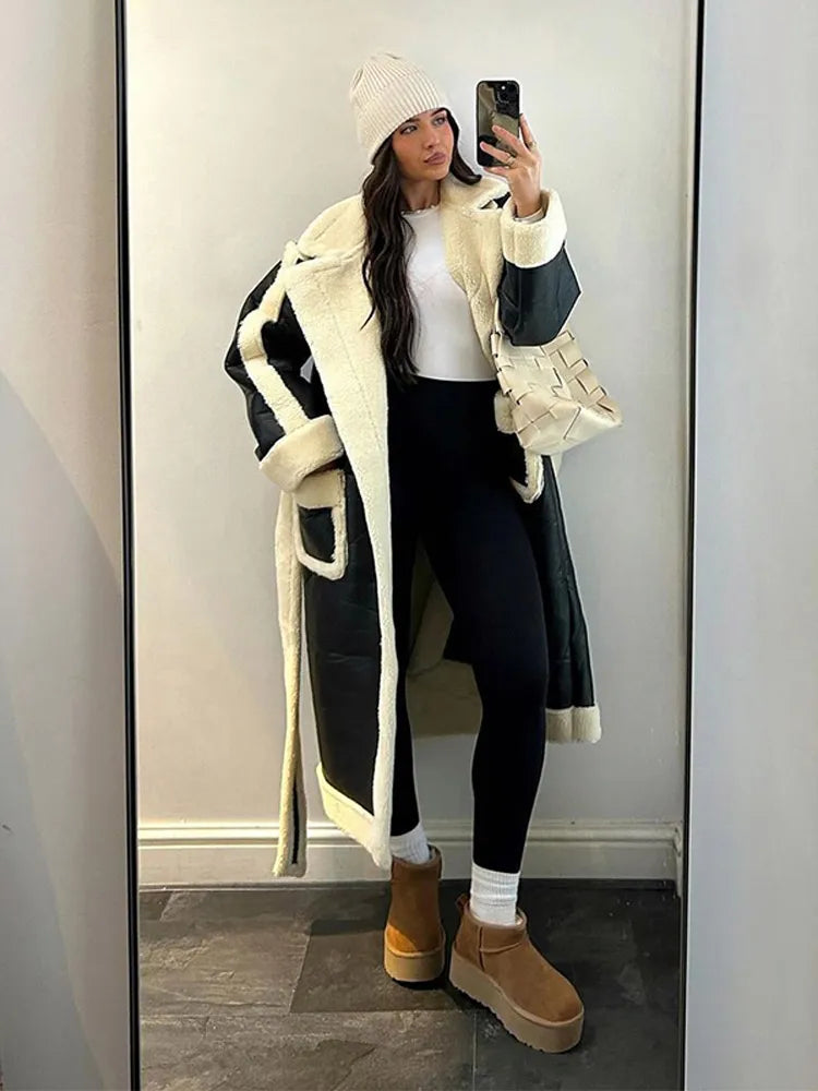 Lina® | Contrasting wool coat