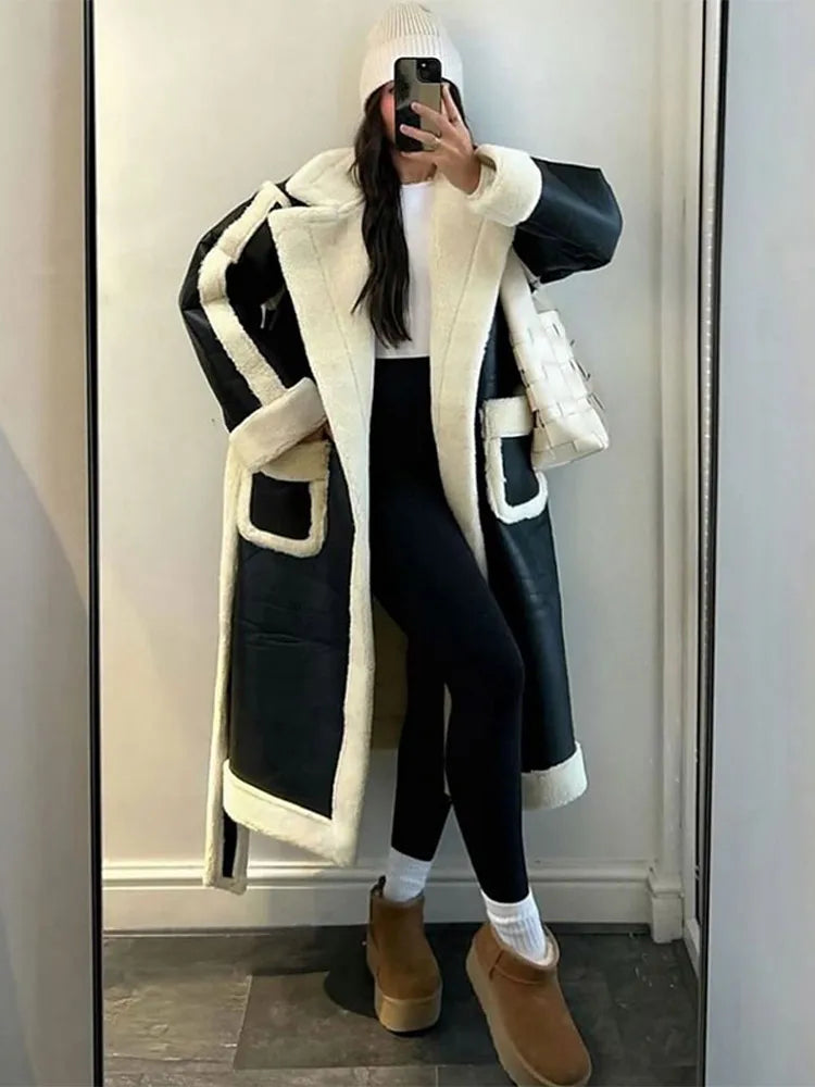 Lina® | Contrasting wool coat