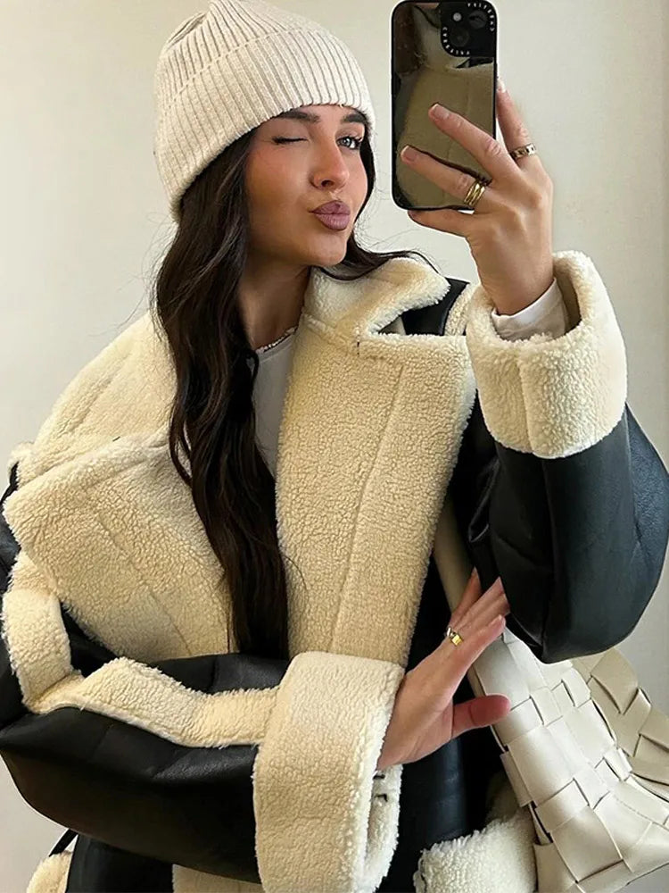 Lina® | Contrasting wool coat