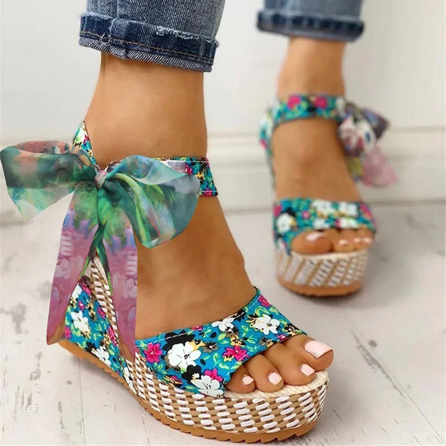 Marina® | Women's wedge heel sandals with floral pattern in an elegant trend