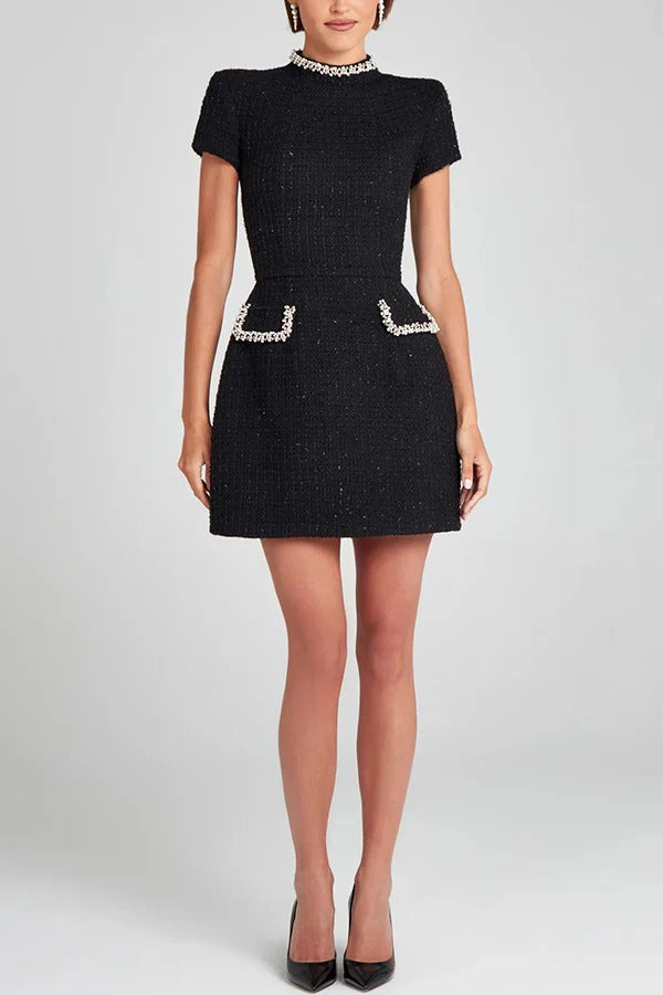 Leslie® | Exquisite and playful mini dress made of tweed fabric with beaded trim, short sleeves and pockets
