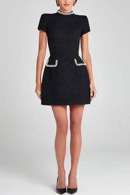Leslie® | Exquisite and playful mini dress made of tweed fabric with beaded trim, short sleeves and pockets