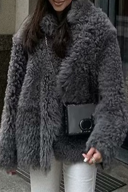 Leticia | Relaxed and timeless winter garment