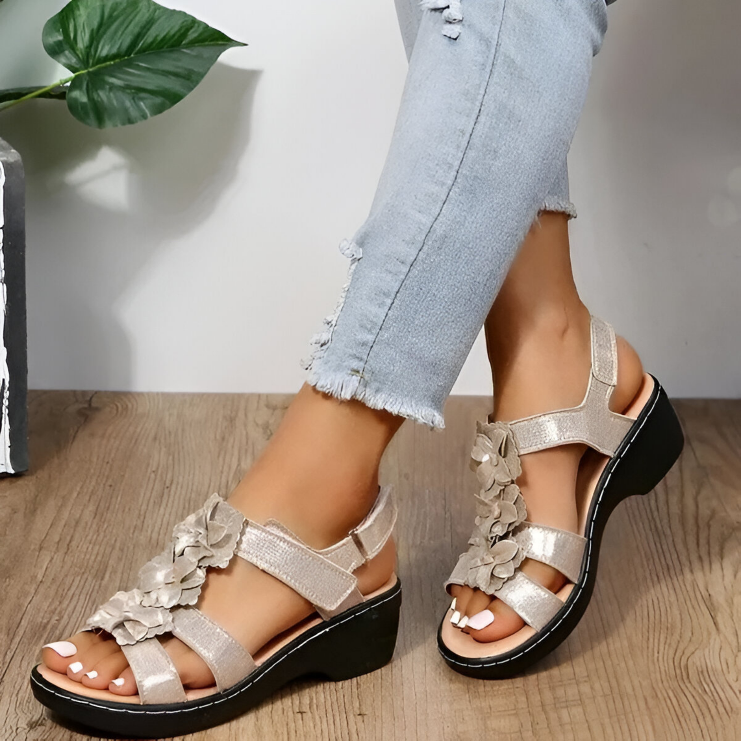 Penelope® | Wedge sandals with retro charm and orthopedic support