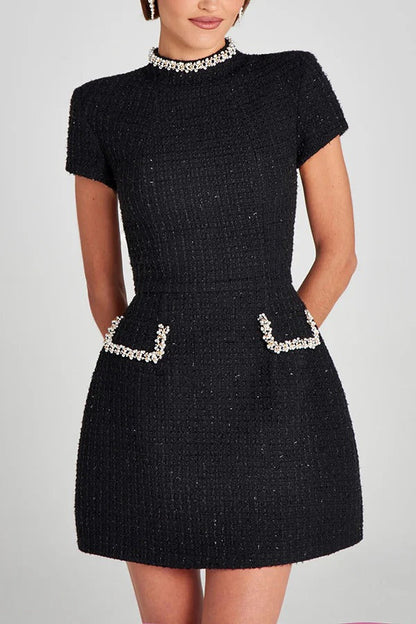 Leslie® | Exquisite and playful mini dress made of tweed fabric with beaded trim, short sleeves and pockets