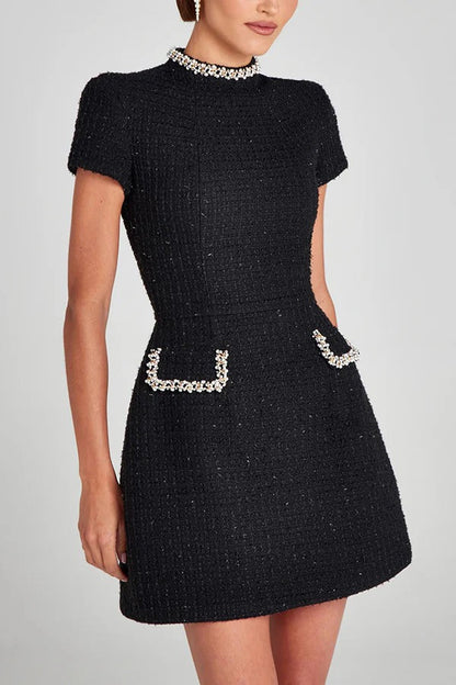 Leslie® | Exquisite and playful mini dress made of tweed fabric with beaded trim, short sleeves and pockets