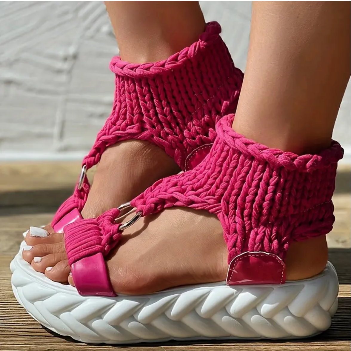 Frieda® | The elegant platform sandals with a crochet pattern
