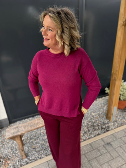 Iliana® | Burgundy sweater with slits