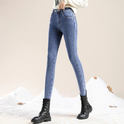 Leire | Miriam ��� Fashioned winter jeans with a higher waist for women