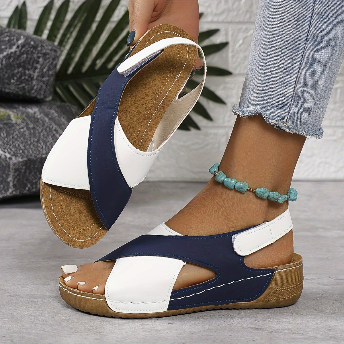 Lucrecia® | Orthopedic sandals made from vegan leather