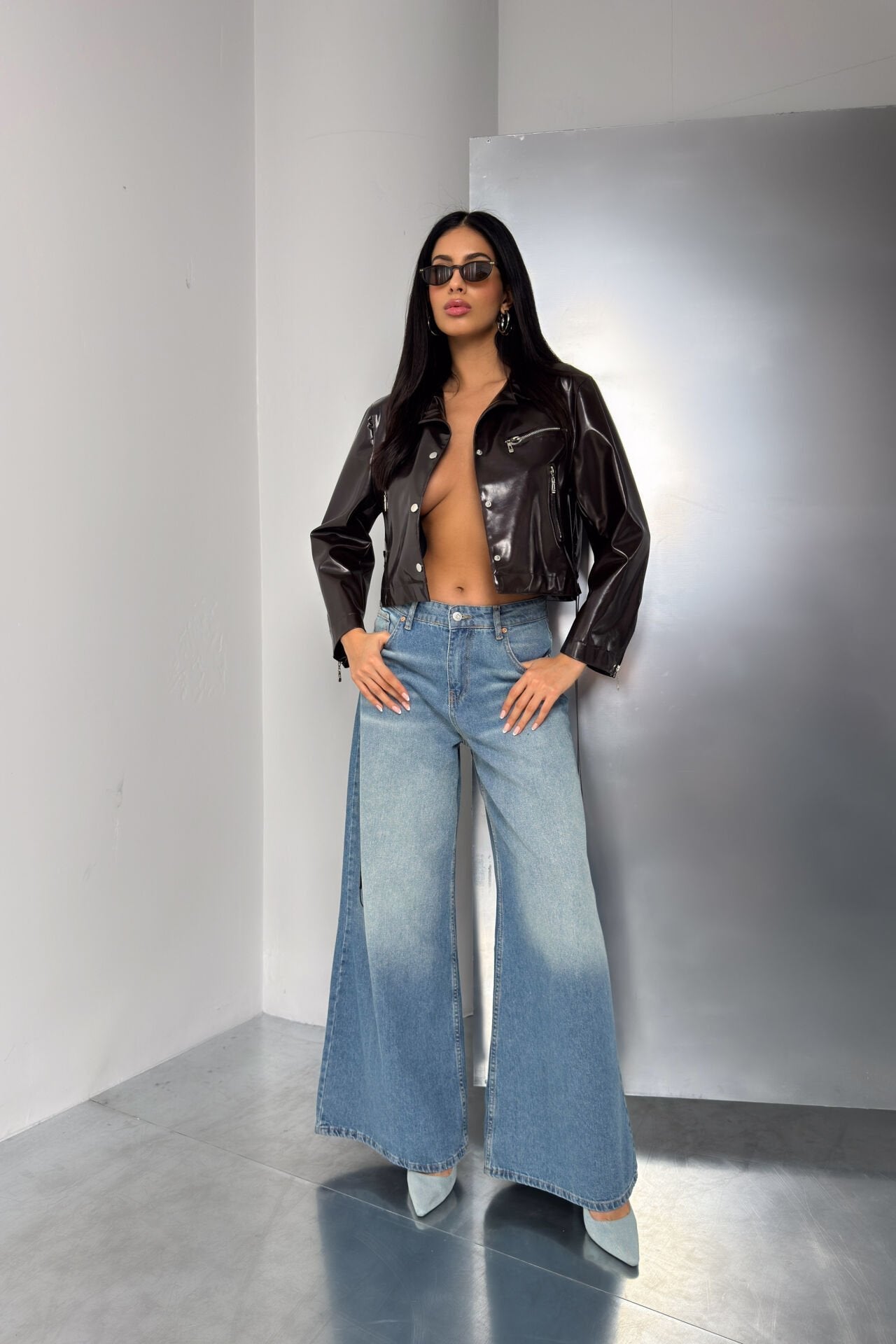 Leila® | Shiny brown leather jacket with zipper detail